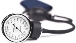 دراسة: اضطرابات النوم بعد انقطاع الطمث تزيد خطر ارتفاع ضغط الدم لدى النساء