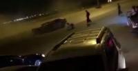 بالفيديو.. اصطدام مروع لسيارة شاب متهور بعمود كهربائي