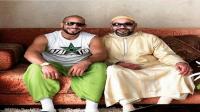 بالصورة: الملك يصطحب معه "أبو زعيتر" في رحلته الخاصة إلى الإمارات وهنا يقضي إجازته