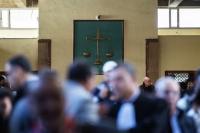 رغم الاتفاق الأخير...محامون يستمرون في الاحتجاج أمام المحاكم ومحام يصرح :" لن نعمل كدركي لتفتيش زملائنا" 