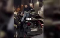 نجا بأعجوبة.. سقط من الطابق 19 ثم نهض ماشيا على قدميه (فيديو)