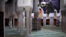 مجزرة داخل مسجد بفرنسا.. رجل يُنهي حياة آخر بـ40 طعنة أثناء صلاته