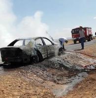 احتراق سيارة بالكامل ونجاة ركابها على الطريق الرابطة بين دار ولد زيدوح والفقيه بن صالح بمنطقة " وزيف "