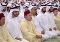 الملك يؤدي صلاة الجمعة بالإمارات‏