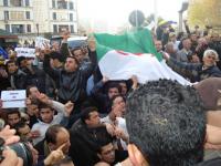 التنسيقية الوطنية في الجزائر تبقي على تظاهرة السبت 