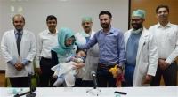 طفل عراقي بثمانية أطراف يخضع لعمليات ناجحة لانتزاع "الزوائد"