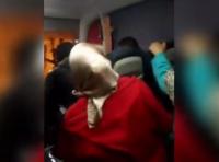 لحظات رعب عاشها ركاب حافلة بسبب أحداث الشغب الخطيرة بعد مباراة الجيش والرجاء (فيديو)