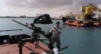 إصابة سفينة تابعة للبحرية الليبية في اشتباكات عنيفة ببنغازي