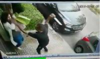 فتاة تدافع عن نفسها أمام باب منزلها بمراكش بعد تعرضها لهجوم بالسيوف من طرف مشرملين