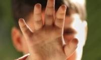 مصيبة...طفل في السابعة ينجو بأعجوبة من محاولة قتل نفذتها سيدة انتقاما من والدته
