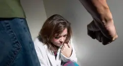 خياط يشرمل زوجته وصهره نواحي سطات ويصيب شخصًا ثالثًا بجروح خطيرة قبل الفرار