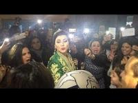 والد حنان لخضر يضرب أحد المعجبين بابنته