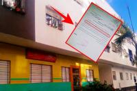سكان عمارة بتمارة يحتجون على "سيدة" ما عندها حتى "رخصة".. هدمت حيط باش تدمج شقتين لإحداث "حضانة"