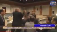 معركة بـالكراسي والركل بين مؤيدي صدام وأنصار المالكي