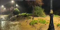 كأنه إنفجار ترابي.. الطين يتقدم ببطىء نحو طريق مرقلة الساحلي بطنجة