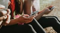 غوغل تطرح خاصية رسائل تترجم ردود أفعال المستخدمين إلى رموز تعبيرية