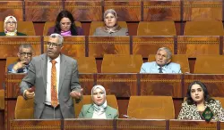 غياب حكومي يفجّر صداماً تحت قبة البرلمان.. المعارضة تحتج والأغلبية تتدرّع بالدستور