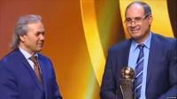 المغربي بادو الزاكي "أفضل مدرب"... بالجزائر