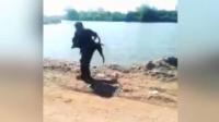 عندما ينقلب السحر على الساحر ...فيديو طريف