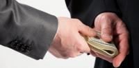 الرقم الأخضر يطيح بـ" قاض" وموظفين بإبتدائية أكادير متلبسين بتلقي  الرشوة