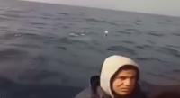 شباب مغاربة على متن قارب الموت والحيتان تحيط بهم