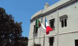 أزمة جديدة تُفجّر العلاقات الجزائرية الفرنسية... وخارجية الكابرانات تتهم باريس بالتشهير!