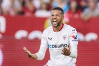 النصيري يخرج عن صمته ويبرر ردة فعله الغاضبة تجاه مدرب إشبيلية