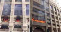 بالفيديو: حريق ضخم في أحد الفنادق الفخمة بمكة المكرمة