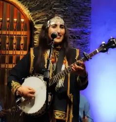 بسبب تهديدات بالحجز والسجن.. ممثلة أمازيغية تفتح النار على تدبير الوضع الاجتماعي للفنانين