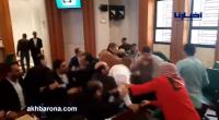 بالفيديو:شوهة بدورة مجلس الرباط.... نايضة كروشيات وتراشق بالكراسي