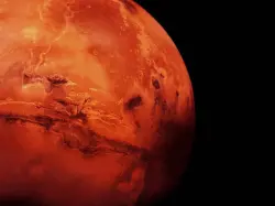 بقعة غامضة تزحف فوق المريخ منذ عقود وتربك العلماء