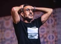 الكوميدي يسار حول "الدعم الاستثنائي": حشومة بنادم عايش في الخارج وطامع في دعم الوزارة