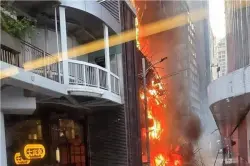 فيديو يحبس الانفاس لحريق هائل يلتهم ناطحة سحاب في هونغ كونغ