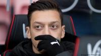أوزيل يتقاضى 50 ألف يورو يوميا للجلوس في مقاعد البدلاء