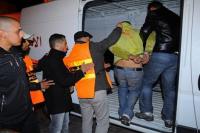 خطير: اعتقال شاب حاول اغتصاب والدته .. تفاصيل صادمة