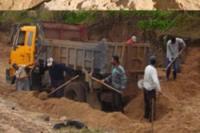 استمرار نهب الرمال بمرتيل تحت أنظار السلطات