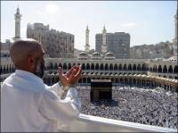 قصة حاج مغربي أنقذه رنين الهاتف من وسط الجثث بـ"منى"