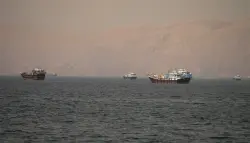 بعد إعادة فتحه.. إيران تفرض قواعد جديدة على السفن العابرة لهرمز