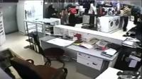 أغرب عملية سرقة ستراها "اسرة من اللصوص"‏