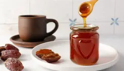كراميل التمر.. بديل صحي طبيعي لكريمة القهوة التقليدية