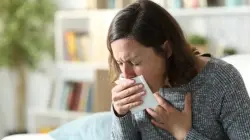 هل يجب بصق البلغم أم ابتلاعه؟ إليك ما يقوله الطب