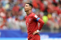 ماذا يحدث بمعسكر البرتغال.. اتهامات بمقاطعة رونالدو من طرف زملائه تهدد بتفجير البيت الداخلي للمنتخب!