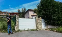 بسبب والديهم .. أطفال يعيشون محتجزين ثلاث سنوات من الرعب والعزلة في "بيت القمامة" بإسبانيا