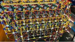 بالفيديو.. يوتيوبر يحوّل لعبة بلاستيكية إلى حاسوب حقيقي