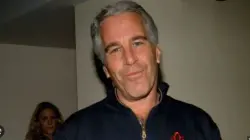 ظهور مفاجئ لجيفري إبستين على متن سيارة فارهة يعزز رواية فبركة واقعة وفاته داخل السجن