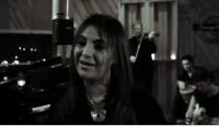 سعيدة فكري تغني للصحراء رفقة فنانين أمريكيين