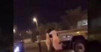 بالفيديو.. مشاجرة عنيفة بين مجموعة من الشباب في أحد الطرق بالسعودية