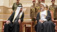 لماذا رفض سلطان عمان الجديد مصافحة ولي عهد أبو ظبي (فيديو)