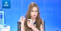 مذيعة كويتية تصف منتقدها على الهواء بالحمار