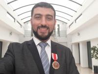 الملك يُوشح أستاذ "ميكي ماوس" بوسام الاستحقاق الوطني (صور)